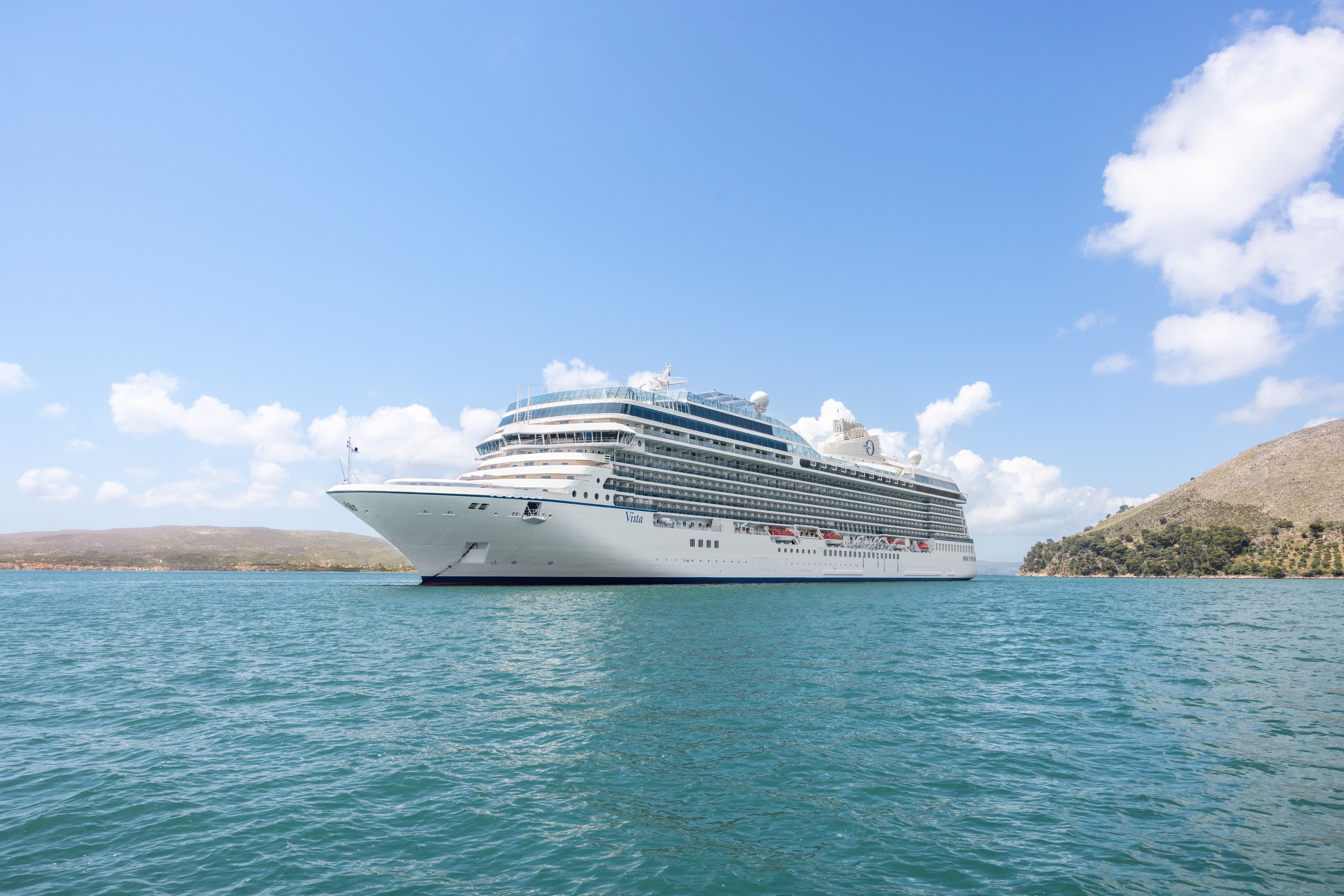 Oceania Cruises cruise ship at sea