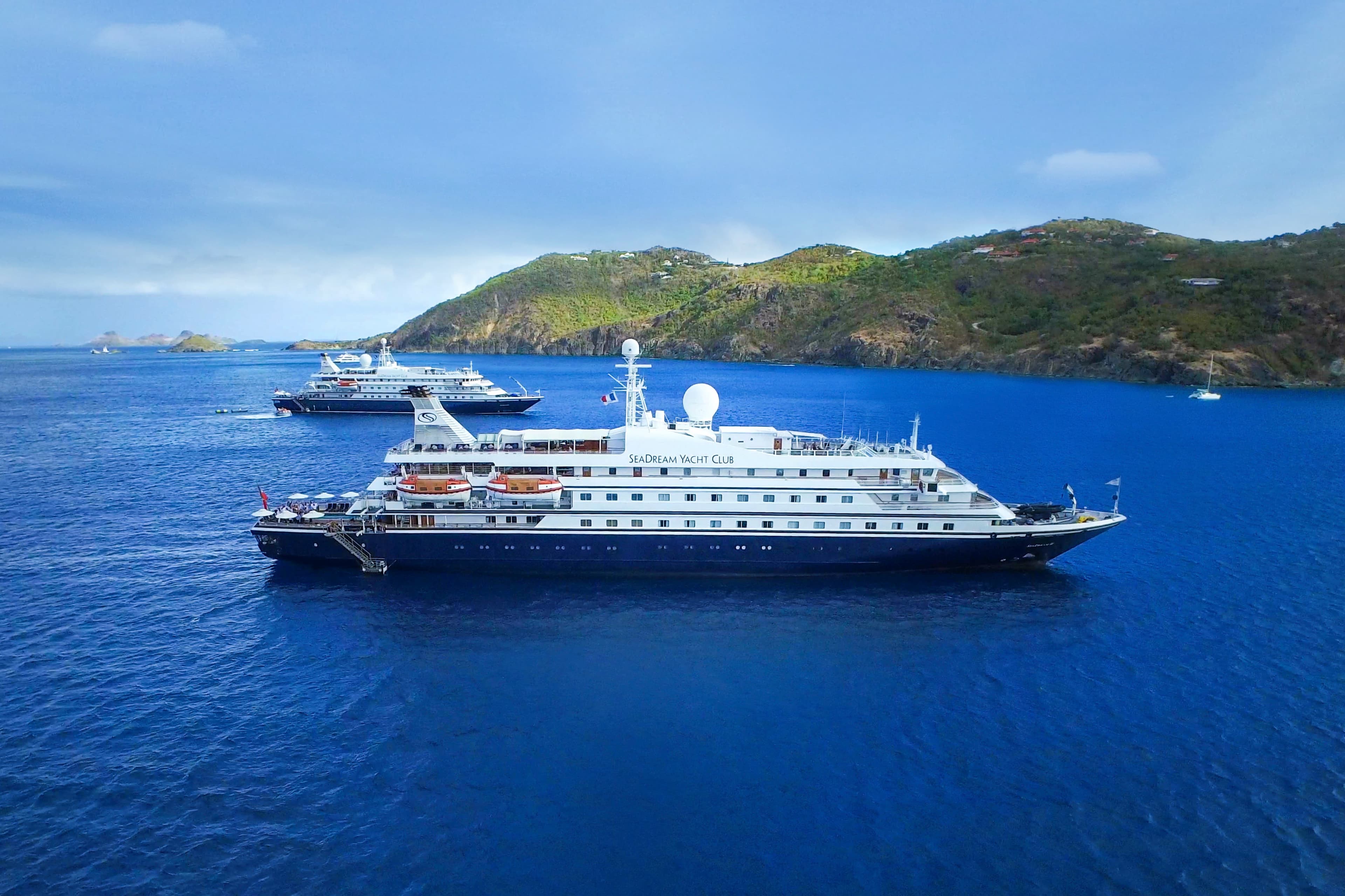 SeaDream Yacht Club cruise ship at sea