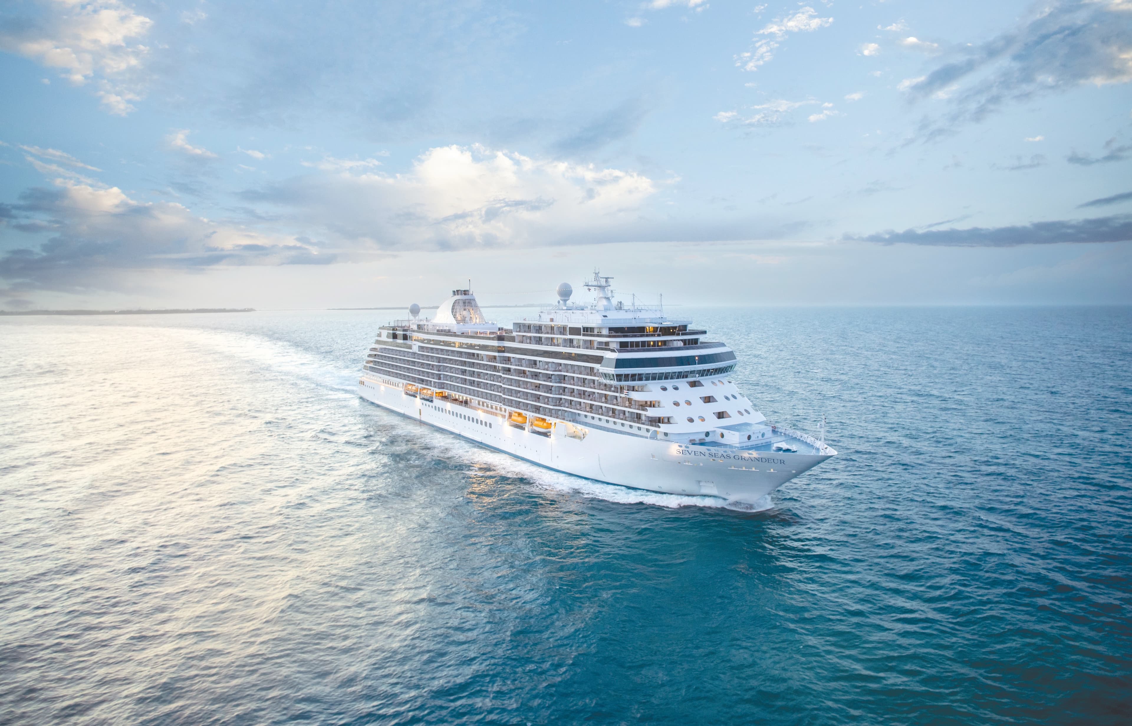 Regent Seven Seas Cruises cruise ship at sea