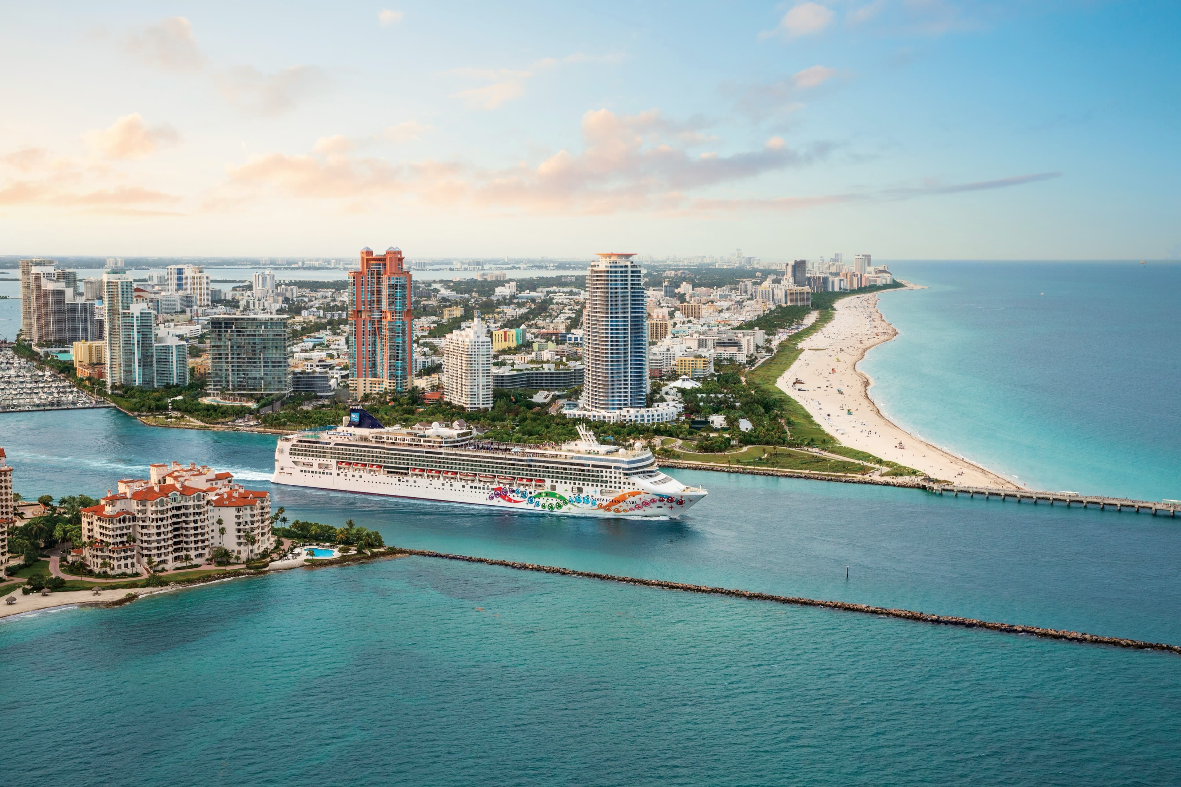 Norwegian Cruise Line cruise ship at sea